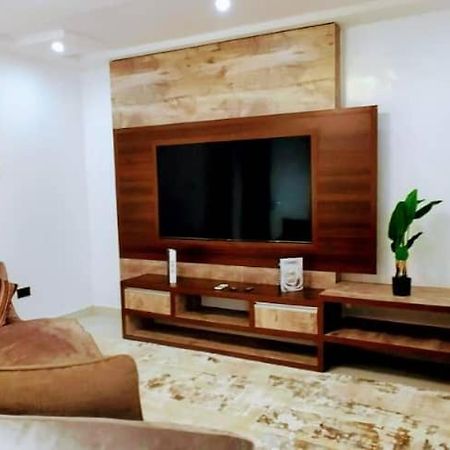 Beautiful One Bedroom Apartment In Opebi, Ikeja Buitenkant foto