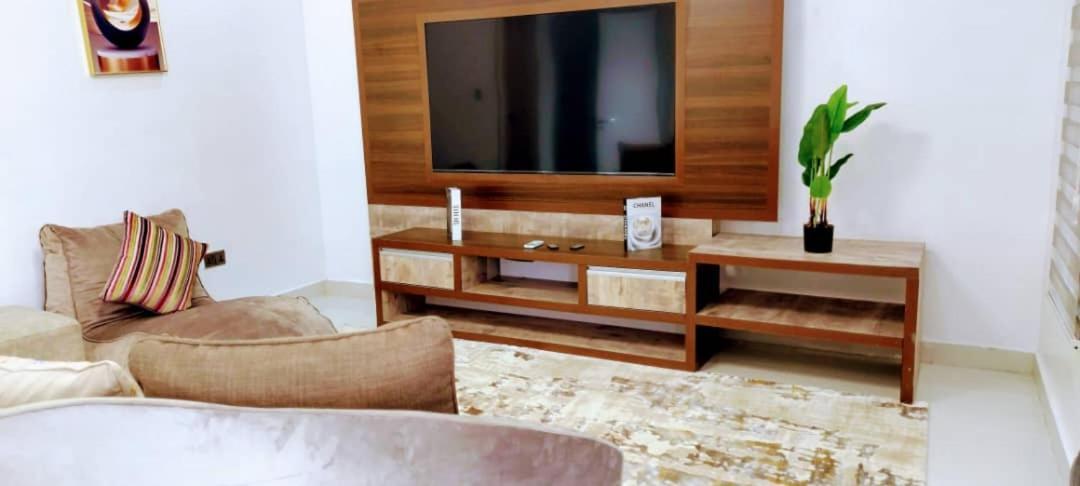 Beautiful One Bedroom Apartment In Opebi, Ikeja Buitenkant foto