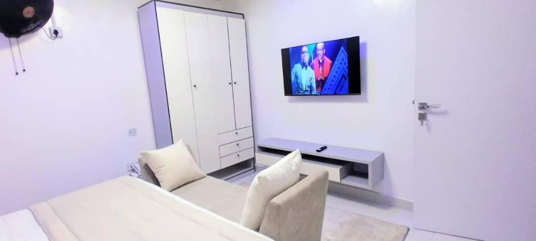 Beautiful One Bedroom Apartment In Opebi, Ikeja Buitenkant foto